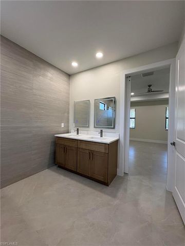538 37th AVE NE, Naples, FL 34120