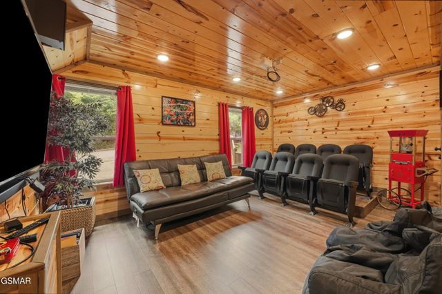 452 Alpine Mountain Way, Pigeon Forge, TN 37863