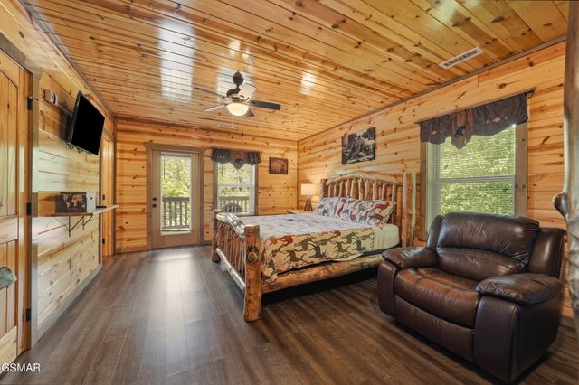 452 Alpine Mountain Way, Pigeon Forge, TN 37863