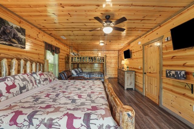 452 Alpine Mountain Way, Pigeon Forge, TN 37863