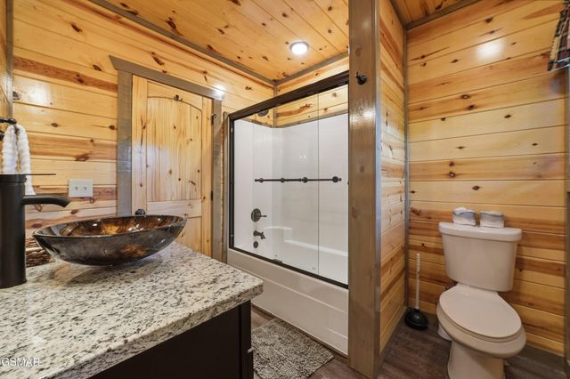 452 Alpine Mountain Way, Pigeon Forge, TN 37863