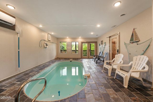452 Alpine Mountain Way, Pigeon Forge, TN 37863