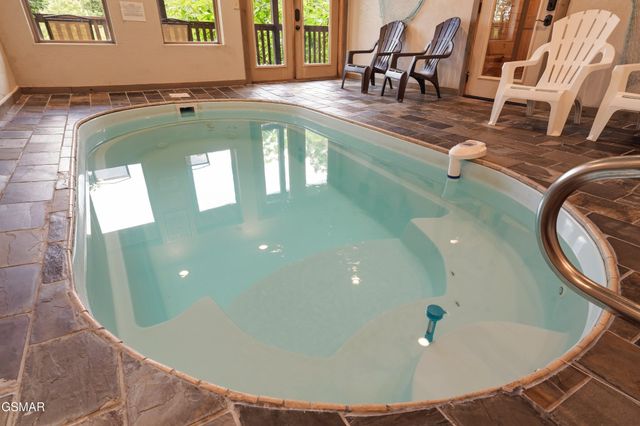 452 Alpine Mountain Way, Pigeon Forge, TN 37863