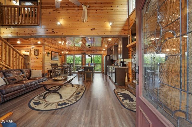 452 Alpine Mountain Way, Pigeon Forge, TN 37863