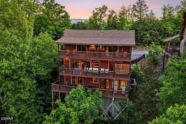 452 Alpine Mountain Way, Pigeon Forge, TN 37863
