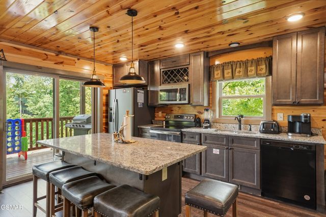 452 Alpine Mountain Way, Pigeon Forge, TN 37863