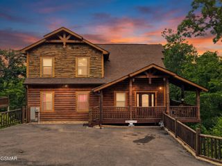 452 Alpine Mountain Way, Pigeon Forge, TN 37863