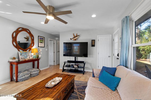 124 Leffers Lane, Beaufort, NC 28516