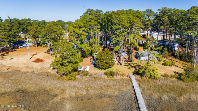 124 Leffers Lane, Beaufort, NC 28516