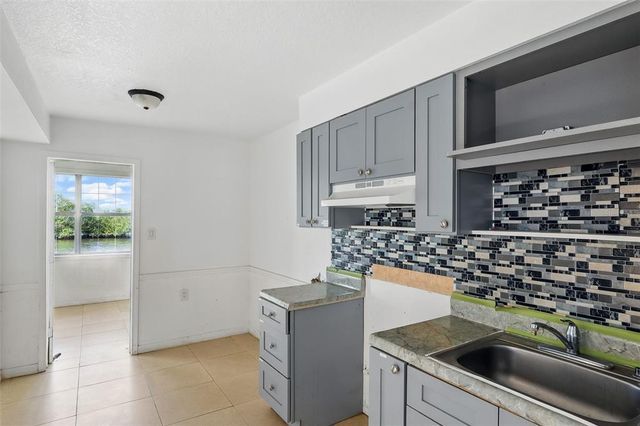8940 ROCKY CREEK DRIVE, Tampa, FL 33615