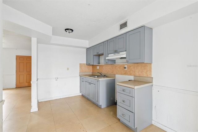 8940 ROCKY CREEK DRIVE, Tampa, FL 33615