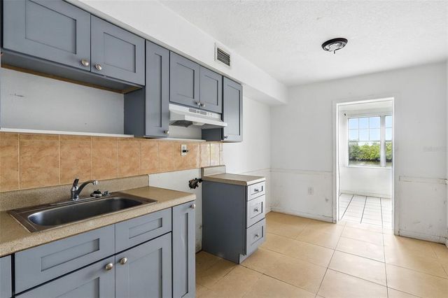 8940 ROCKY CREEK DRIVE, Tampa, FL 33615
