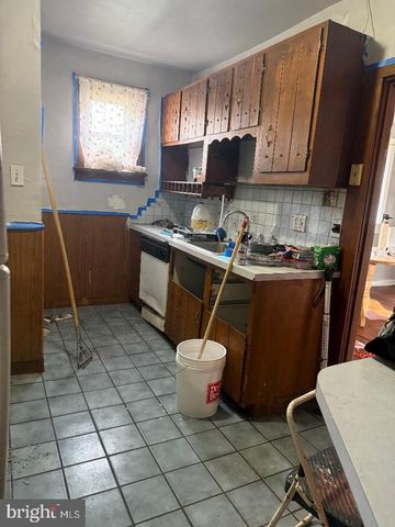232 ASHBY RD, Upper Darby, PA 19082
