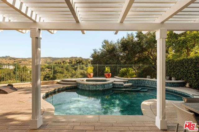 23216 Park Corniche, Calabasas, CA 91302
