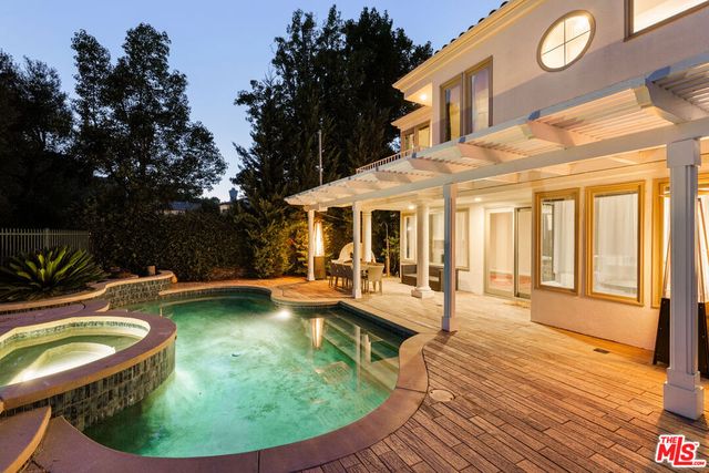 23216 Park Corniche, Calabasas, CA 91302