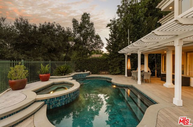 23216 Park Corniche, Calabasas, CA 91302