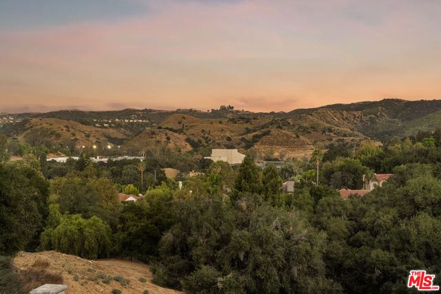 23216 Park Corniche, Calabasas, CA 91302
