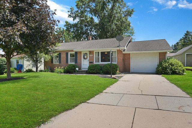 1416 W 7th Street, Cedar Falls, IA 50613