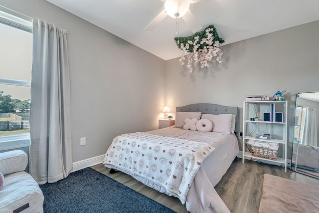 2339 Hadleigh Hills Court, Navarre, FL 32566