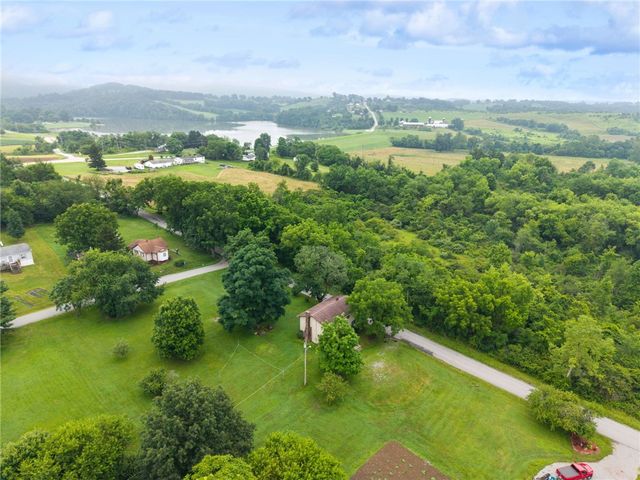 131 Pershing Ave, Bullskin Twp, PA 15666