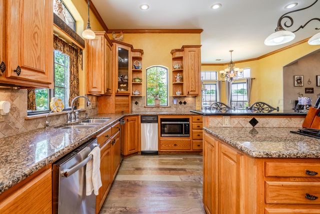 33 CANYON RIM Drive, Canyon, TX 79015