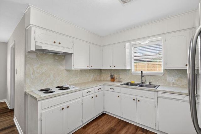 204 Nasturtium Street, Lake Jackson, TX 77566