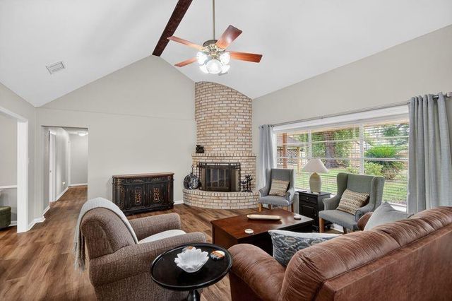 204 Nasturtium Street, Lake Jackson, TX 77566