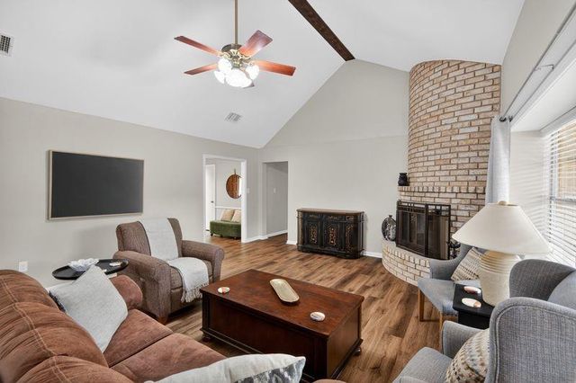 204 Nasturtium Street, Lake Jackson, TX 77566