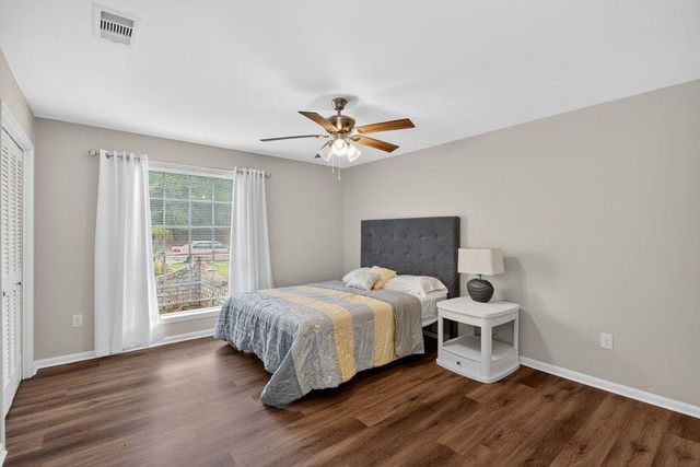 204 Nasturtium Street, Lake Jackson, TX 77566