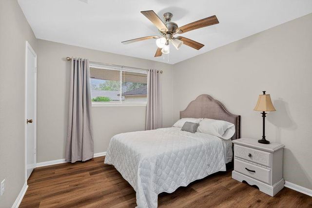 204 Nasturtium Street, Lake Jackson, TX 77566
