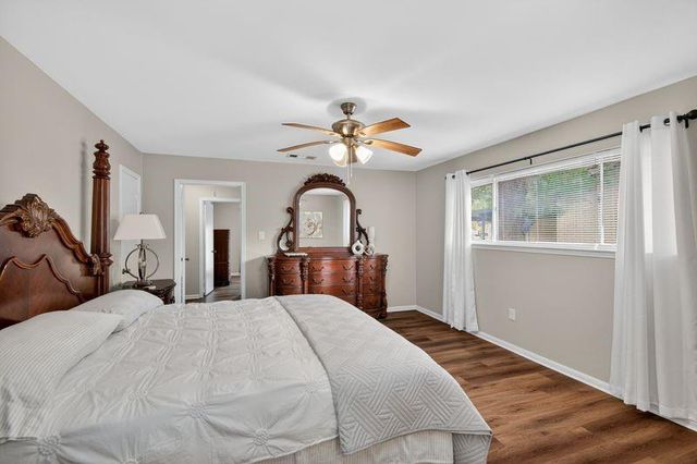204 Nasturtium Street, Lake Jackson, TX 77566