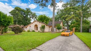 204 Nasturtium Street, Lake Jackson, TX 77566