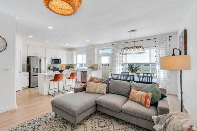 15253 S WILD HORSE WAY, Bluffdale, UT 84065