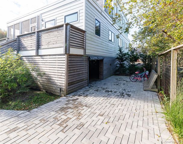 31 Atlantic Avenue, Seaview, NY 11770