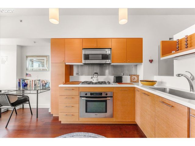 3601 S RIVER Pkwy 812, Portland, OR 97239