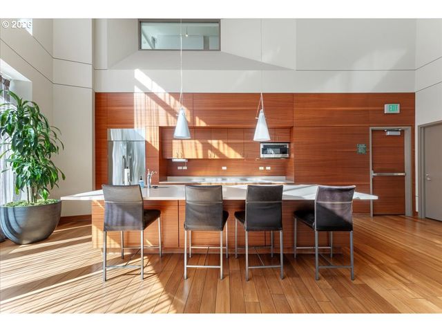 3601 S RIVER Pkwy 812, Portland, OR 97239