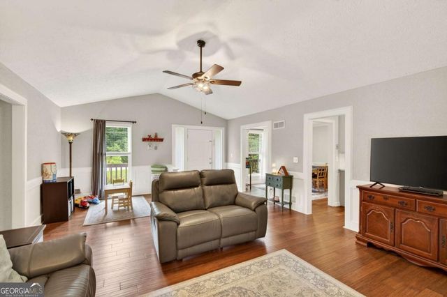 1526 Hickory Drive SW, Lilburn, GA 30047