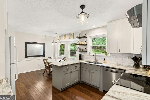1526 Hickory Drive SW, Lilburn, GA 30047