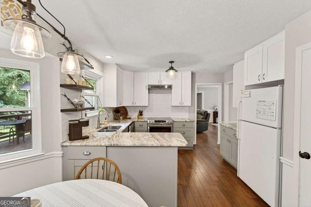 1526 Hickory Drive SW, Lilburn, GA 30047