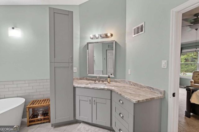 1526 Hickory Drive SW, Lilburn, GA 30047