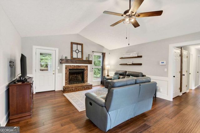 1526 Hickory Drive SW, Lilburn, GA 30047