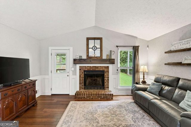 1526 Hickory Drive SW, Lilburn, GA 30047