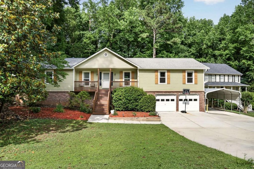 1526 Hickory Drive SW, Lilburn, GA 30047