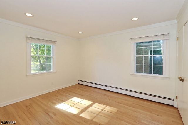 293 Cherry Hill Rd, Mountainside Boro, NJ 07092