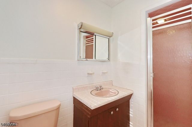 293 Cherry Hill Rd, Mountainside Boro, NJ 07092