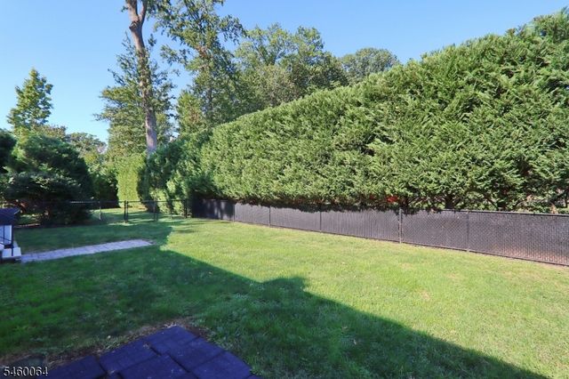 293 Cherry Hill Rd, Mountainside Boro, NJ 07092