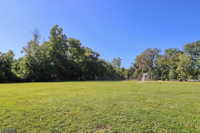 293 Cherry Hill Rd, Mountainside Boro, NJ 07092