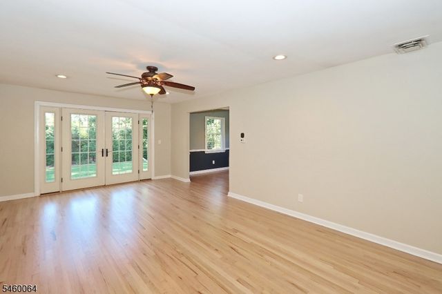 293 Cherry Hill Rd, Mountainside Boro, NJ 07092