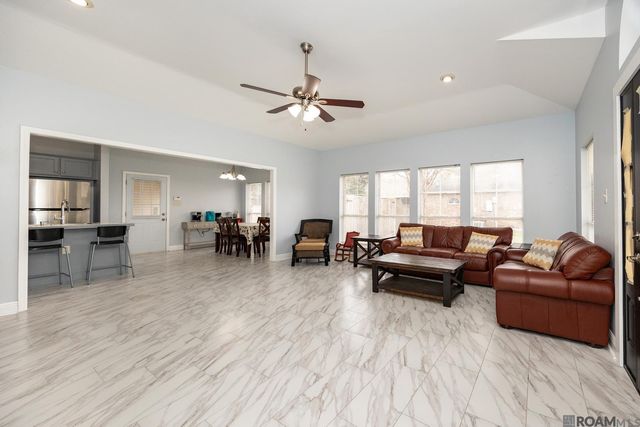 30403 Lafleur Rue, Walker, LA 70785