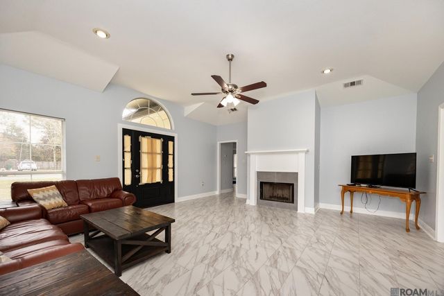 30403 Lafleur Rue, Walker, LA 70785